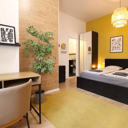 A13 Downtown Apartments With Parking Budapest Esterno foto