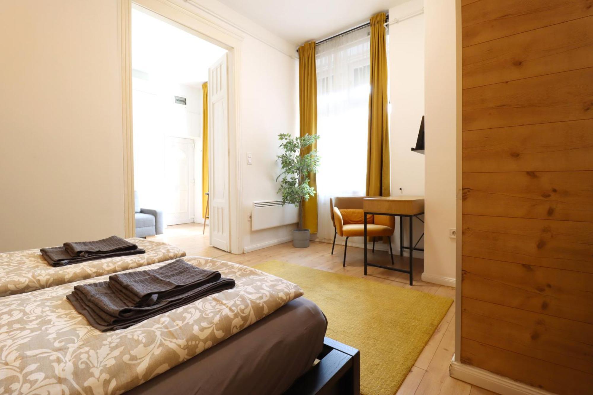 A13 Downtown Apartments With Parking Budapest Esterno foto